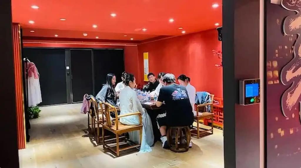 揭秘“恋陪”:有人月消费万元,情绪经济正在悄悄崛起